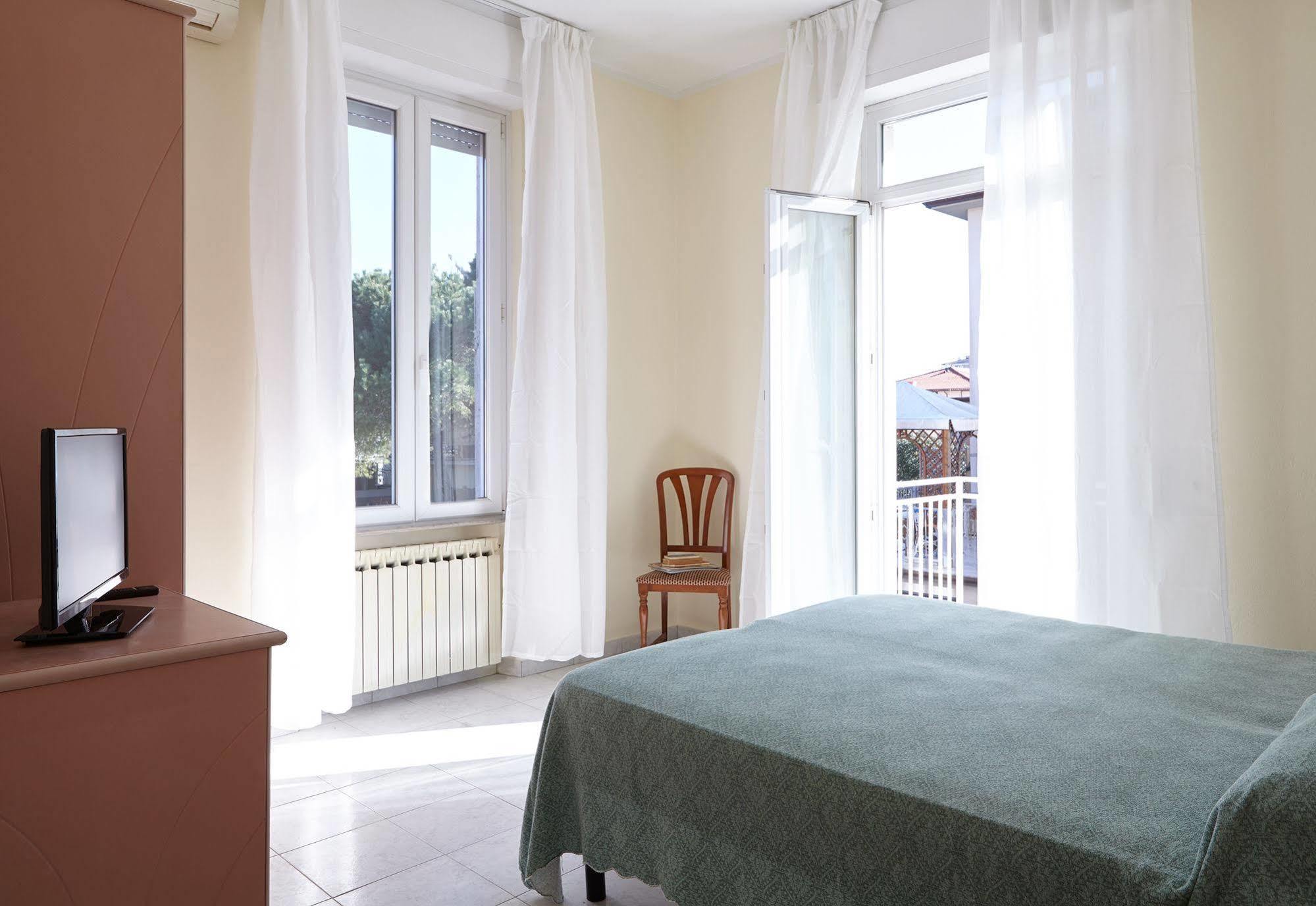 Hotel Mirage Marina di Pietrasanta Kültér fotó